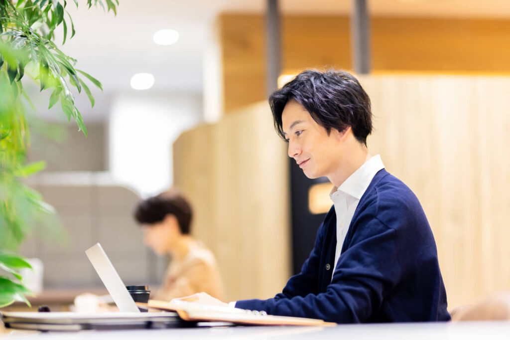 日立製作所の平均年収は？年齢・職種・役職別の平均年収を徹底解説