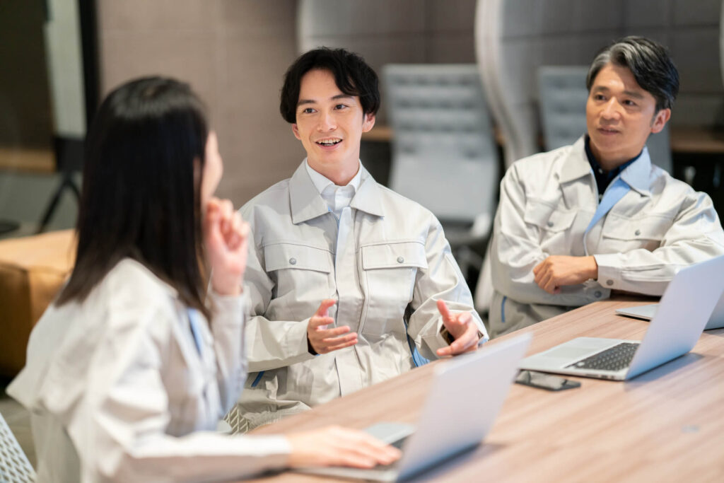 商社からメーカーへの転職は難しい？活かせるスキルや成功のコツを紹介