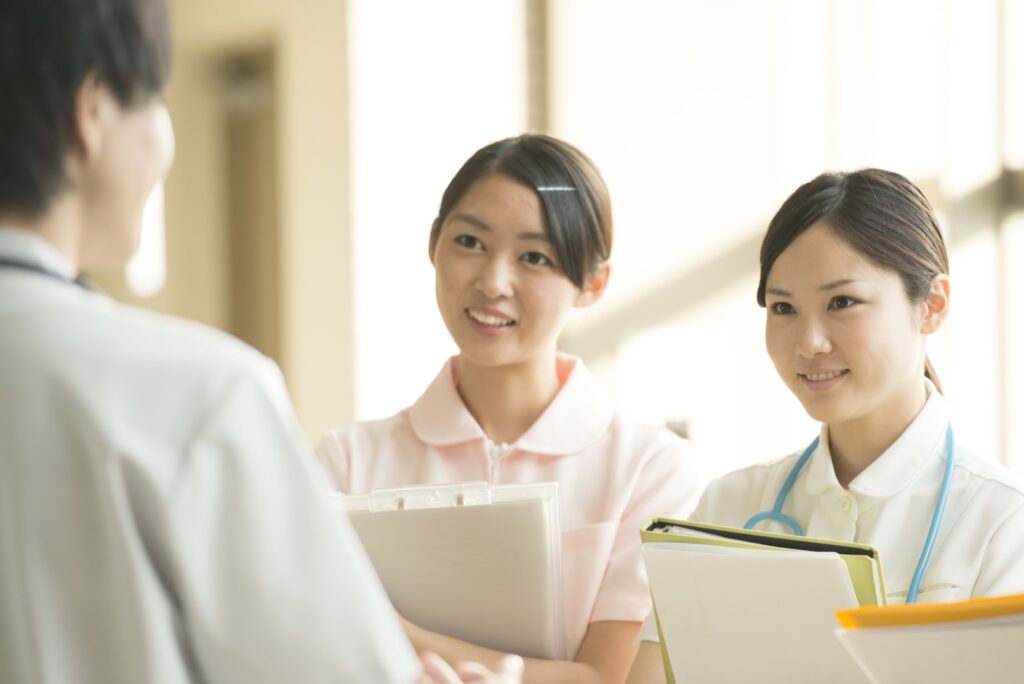 転勤族の妻は看護師ならどこでも働ける？おすすめの働き方や職場を解説