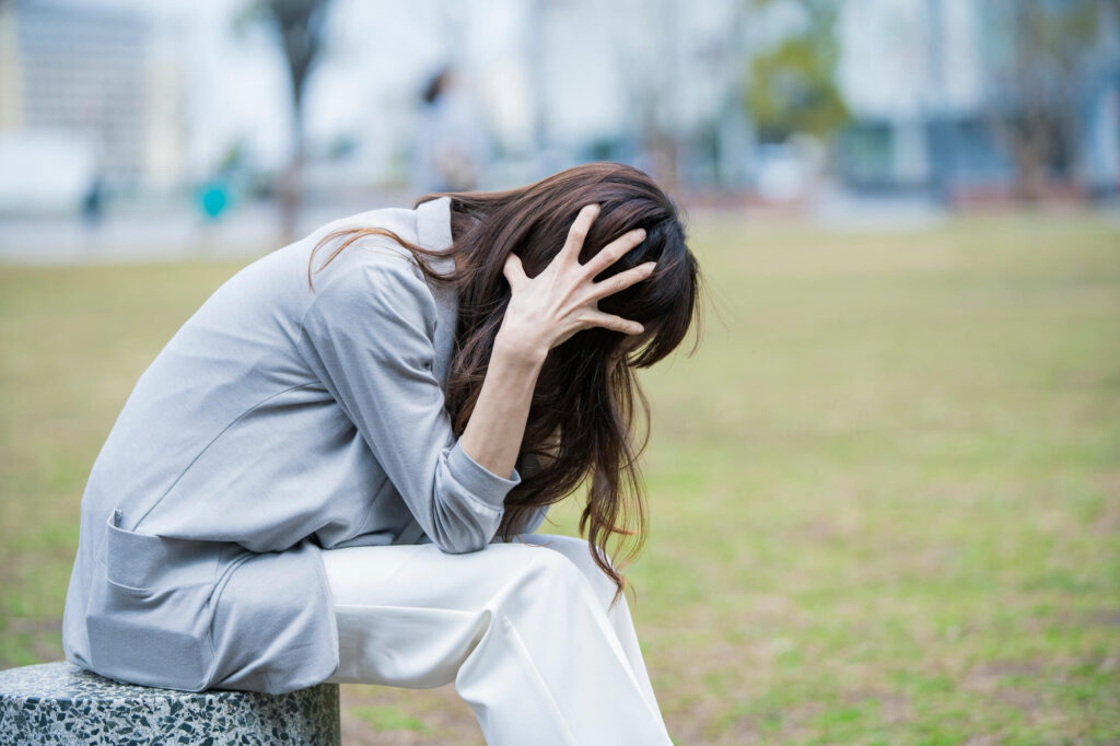 体調不良で欠勤のまま退職するのは法的にOK！3つの方法と伝え方を解説