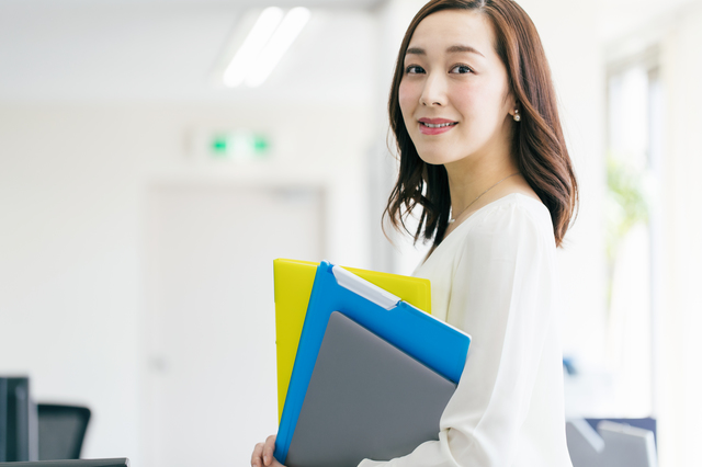 【年代別】経理の転職に必要なスキルを解説！スキル不足の対処法は？
