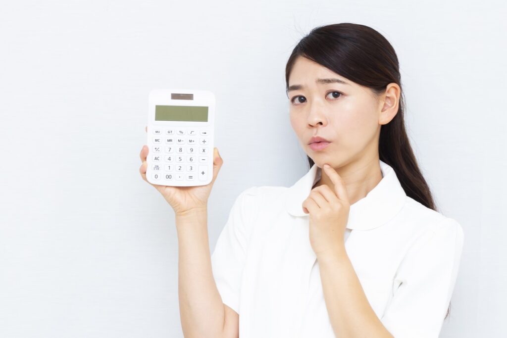 【2025年版】看護師の平均年収は？年代別のデータや年収アップの方法も解説！