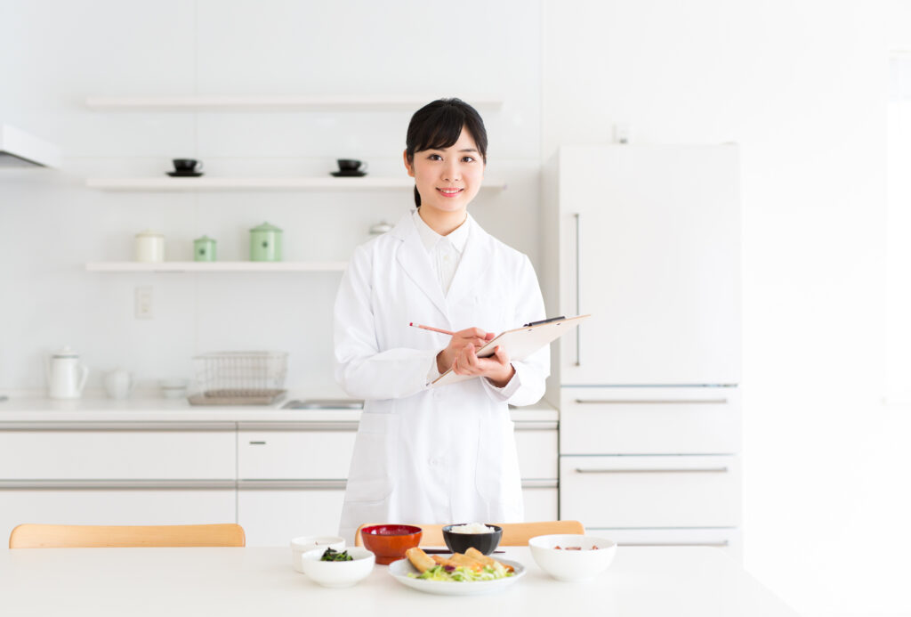 管理栄養士はやめとけといわれる理由は?勤めるメリットや転職を成功させるポイントを徹底解説