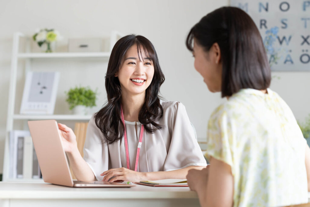 社会福祉士は一般企業でも働ける?おすすめの働き方や資格を活かした転職方法を解説